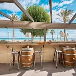 Beachfront With Patio - By Welcomely Apartmán *