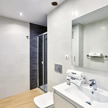 Lägenhet Beachfront With Private Taberna - By Welcomely